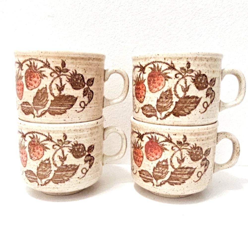 🇬🇧 Vintage Churchill Wild Strawberry Tea Cup  - Set of 4 - Picture 6 of 15